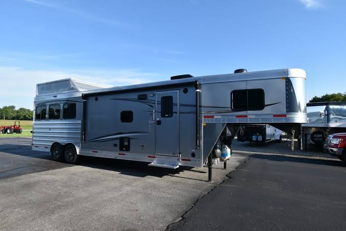 Merhow Industries Stampede Fifth Wheel