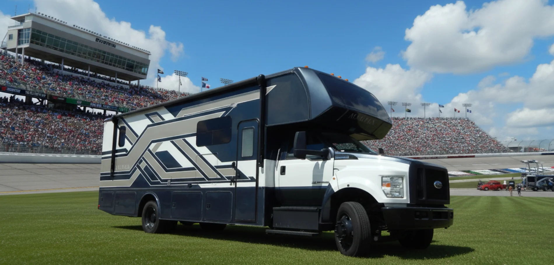 Nexus RV Maximus Super C