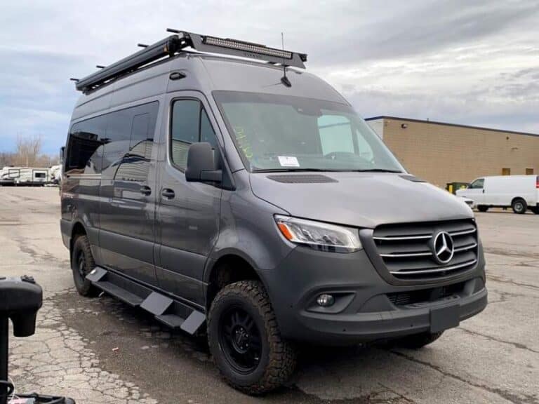 Tiffin Motor Home Cahaba Class B